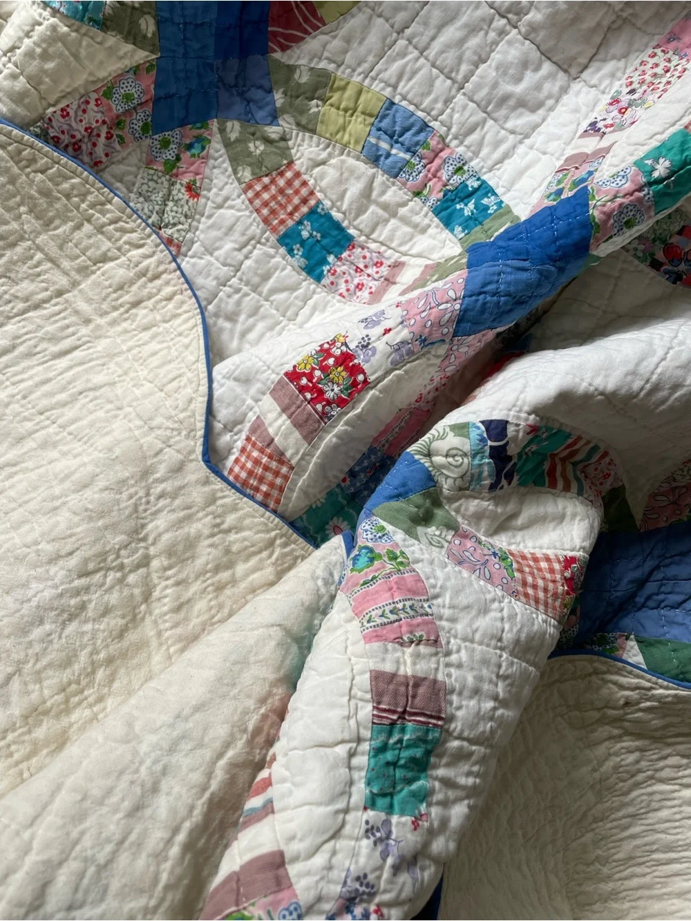 Vintage Double Wedding Ring Quilt Feed Sack Scalloped Patchwork 92x74